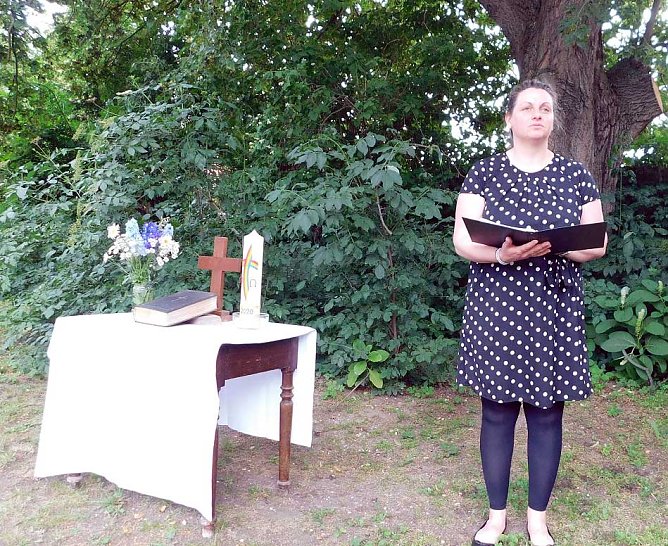 Johannistag – auf Sparflamme (Foto: Peter Zimmer) Johannistag – auf Sparflamme (Foto: Peter Zimmer)