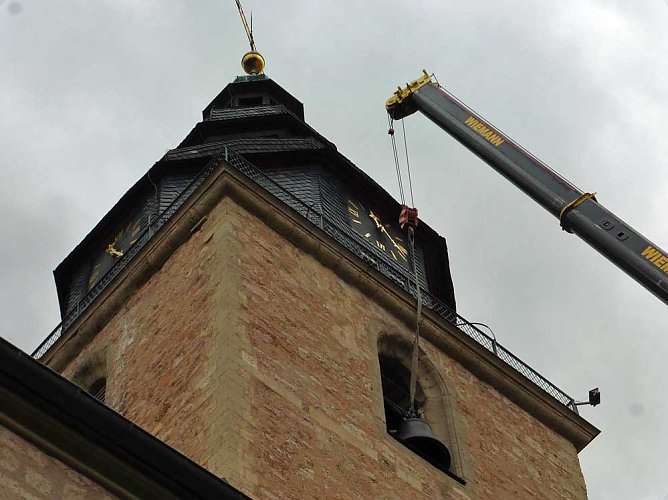 Zwei neue Bronzeglocken werden eingebaut (Foto: Familie Kieper)