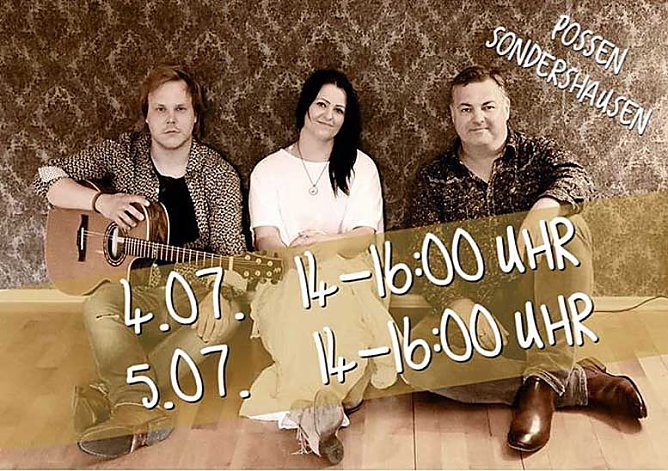 Strohspielplatz mit Wolf und Hase (Foto: privat)