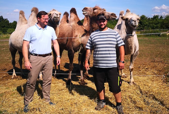 Tatkräftige Hilfe für einen gestrandeten Zirkus (Foto: S.Schard) Tatkräftige Hilfe für einen gestrandeten Zirkus (Foto: S.Schard)