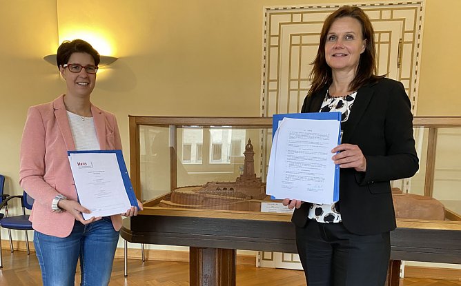 Kooperationsvertrag mit dem Harzer Tourismusverband (Foto: Landratsamt Kyffh&auml;userkreis)