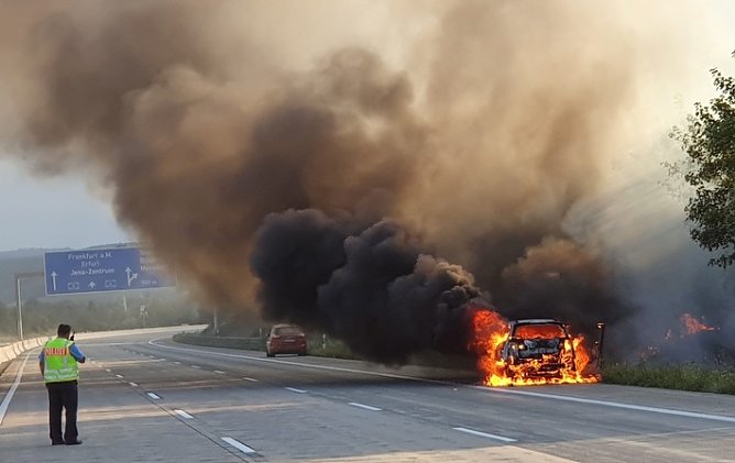 Brände auf den Autobahnen (Foto: Autobahnpolizei) Brände auf den Autobahnen (Foto: Autobahnpolizei)