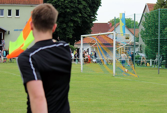 Endlich wieder Fußball vor Publikum (Foto: Karl-Heinz Herrmann) Endlich wieder Fußball vor Publikum (Foto: Karl-Heinz Herrmann)