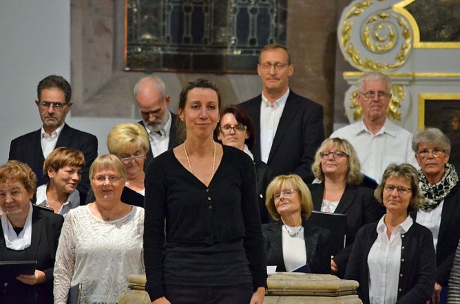 Laura Schildmann gratuliert (Foto: Peter Zimmer)