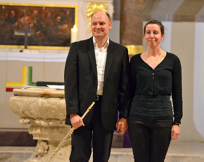 Laura Schildmann gratuliert (Foto: Peter Zimmer)