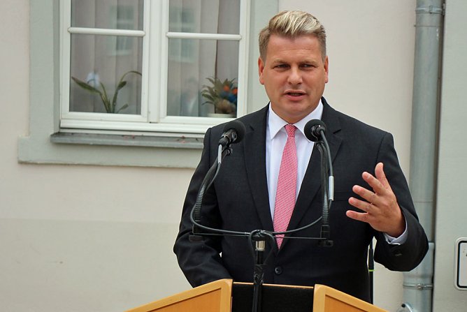 Startschuss f&uuml;r B&uuml;rgerbus in Bad Frankenhausen (Foto: Karl-Heinz Herrmann)