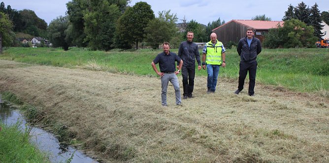 Gewässerpflege neu organisiert (Foto: Karl-Heinz Herrmann) Gewässerpflege neu organisiert (Foto: Karl-Heinz Herrmann)