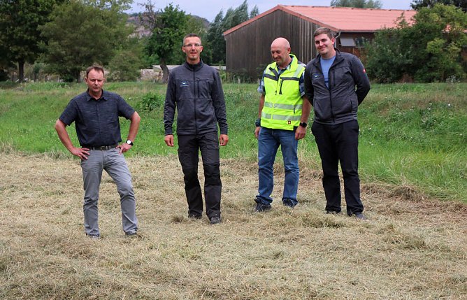 Gewässerpflege neu organisiert (Foto: Karl-Heinz Herrmann) Gewässerpflege neu organisiert (Foto: Karl-Heinz Herrmann)