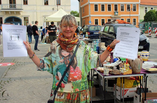 Erfolgreicher Antik-Trödelmarkt in Sondershausen (Foto: Karl-Heinz Herrmann) Erfolgreicher Antik-Trödelmarkt in Sondershausen (Foto: Karl-Heinz Herrmann)