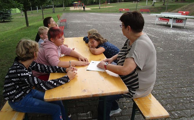 Erster Leseclub im neuen Schuljahr im Freizeitzentrum Artern (Foto: Freizeitzentrum Artern) Erster Leseclub im neuen Schuljahr im Freizeitzentrum Artern (Foto: Freizeitzentrum Artern)