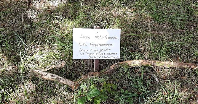 Vertrocknete B&auml;ume, B&auml;nke und mehr (Foto: Karl-Heinz Herrmann)