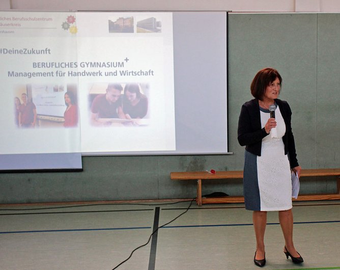 Auftaktveranstaltung für das Berufliche Gymnasium+ (Foto: Karl-Heinz Herrmann) Auftaktveranstaltung für das Berufliche Gymnasium+ (Foto: Karl-Heinz Herrmann)