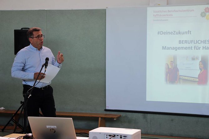 Auftaktveranstaltung für das Berufliche Gymnasium+ (Foto: Karl-Heinz Herrmann) Auftaktveranstaltung für das Berufliche Gymnasium+ (Foto: Karl-Heinz Herrmann)