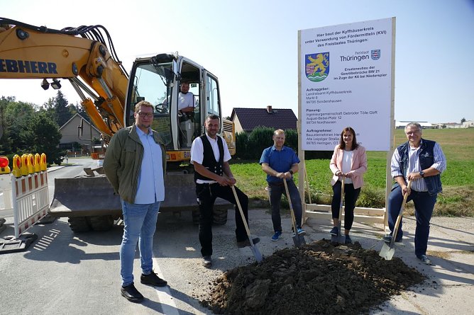 Spatenstich für den Ersatzneubau über den Spierenbach (Foto: Landratsamt Kyffhäuserkreis) Spatenstich für den Ersatzneubau über den Spierenbach (Foto: Landratsamt Kyffhäuserkreis)