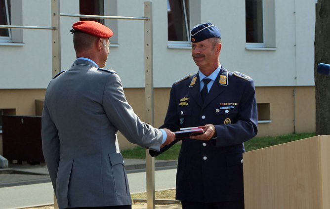 Verabschiedungsappell am Bundeswehrstandort Sondershausen (Foto: Karl-Heinz Herrmann) Verabschiedungsappell am Bundeswehrstandort Sondershausen (Foto: Karl-Heinz Herrmann)
