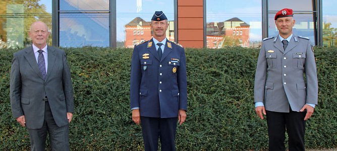 Verabschiedungsappell am Bundeswehrstandort Sondershausen (Foto: Karl-Heinz Herrmann) Verabschiedungsappell am Bundeswehrstandort Sondershausen (Foto: Karl-Heinz Herrmann)