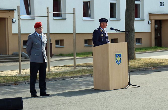 Verabschiedungsappell am Bundeswehrstandort Sondershausen (Foto: Karl-Heinz Herrmann) Verabschiedungsappell am Bundeswehrstandort Sondershausen (Foto: Karl-Heinz Herrmann)