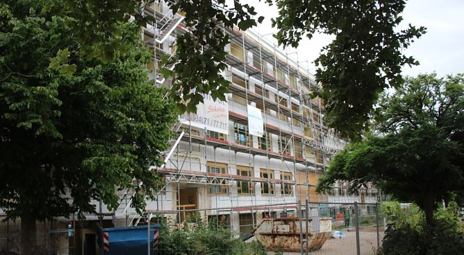 Umnutzung in ein Feuerwehrtechnisches Zentrum mit Problemen (Foto: Karl-Heinz Herrmann) Umnutzung in ein Feuerwehrtechnisches Zentrum mit Problemen (Foto: Karl-Heinz Herrmann)