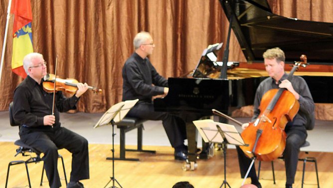 Schlecht besuchter Festakt zum Tag der deutschen Einheit (Foto: Karl-Heinz Herrmann)