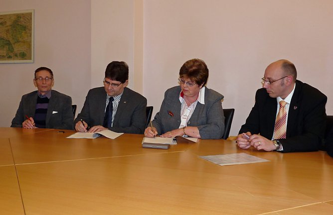 Unterzeichnung Koalitionsvereinbarung CDU /SPD (Foto: Karl-Heinz Herrmann) Unterzeichnung Koalitionsvereinbarung CDU /SPD (Foto: Karl-Heinz Herrmann)