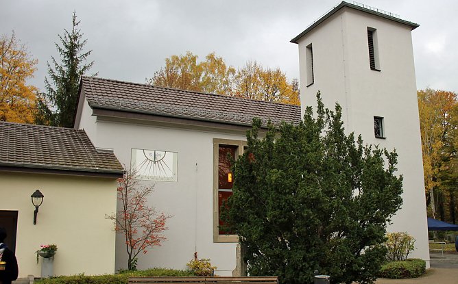 Sanierte Trauerhalle &uuml;bergeben (Foto: Karl-Heinz Herrmann)