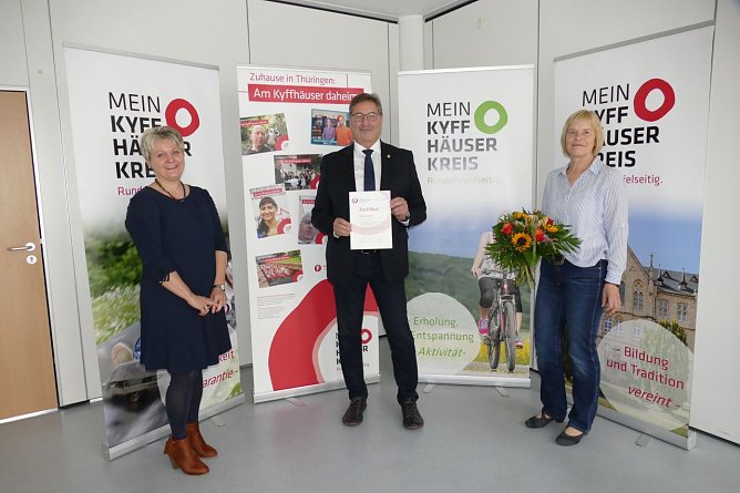 Zertifikatsverleihung Familiengerechter Kyffh&auml;userkreis (Foto: Landratsamt Kyffh&auml;userkreis)