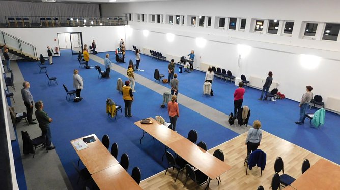 Projektsänger plus zwei Chöre trafen sich zum Proben (Foto: Peter Zimmer) Projektsänger plus zwei Chöre trafen sich zum Proben (Foto: Peter Zimmer)