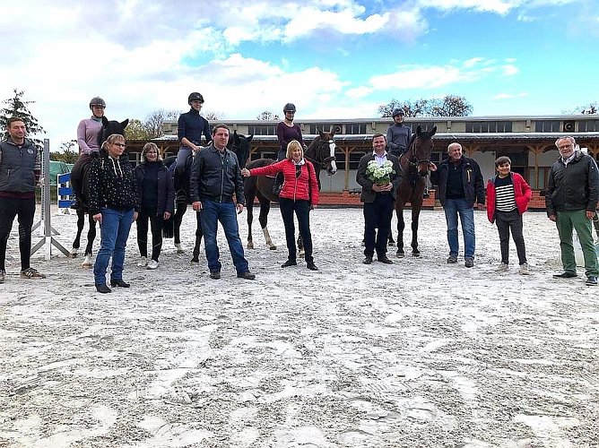 In Bellstedt Reitplatz saniert und eingeweiht (Foto: privat)