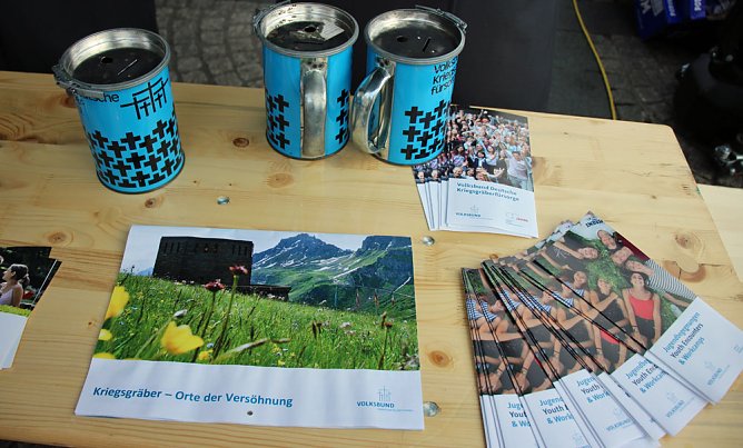 Traditionelle Sammlung f&uuml;r Kriegsgr&auml;berf&uuml;rsorge (Foto: Karl-Heinz Herrmann)