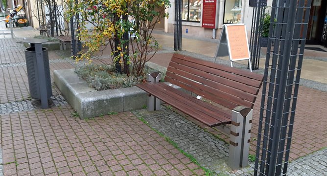 "Bänkeprogramm" wird fortgesetzt (Foto: Karl-Heinz Herrmann) "Bänkeprogramm" wird fortgesetzt (Foto: Karl-Heinz Herrmann)
