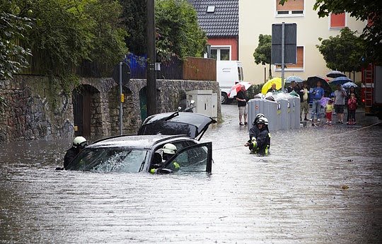 Für Hochwasserschäden ist die Teil- oder die Vollkaskoversicherung zuständig. (Foto: HUK-COBURG ) Für Hochwasserschäden ist die Teil- oder die Vollkaskoversicherung zuständig. (Foto: HUK-COBURG )