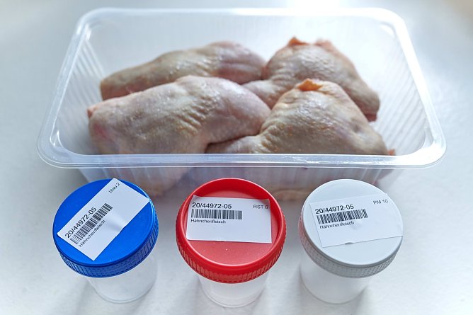 Nur etwa jede dritte H&auml;hn&shy;chenkeule schnitt in unserem Test gut ab (Foto: Stiftung Warentest)