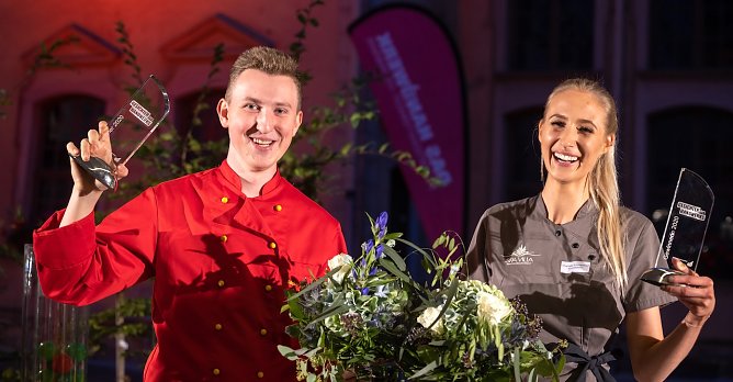 B&auml;ckermeister Paul S&uuml;pke und Kosmetikerin Charlotte Schmerbauch sind die amtierenden Gesichter des Handwerks der Handwerkskammer Erfurt. Jetzt werden ihre Nachfolger gesucht. (Foto: Michael Reichel/HWK Erfurt)
