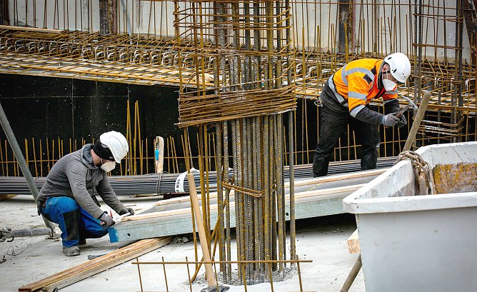 Bauarbeiter k&ouml;nnen kein Homeoffice machen � und tragen auch ohne Pandemie ein erh&ouml;htes  Risiko, im Job zu erkranken oder zu verungl&uuml;cken. Die IG BAU fordert mehr Anstrengungen beim  betrieblichen Arbeitsschutz. (Foto: IG Bau Nordth&uuml;ringen)