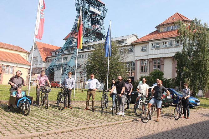 Mehrere Mitarbeiter der K-UTEC AG Salt Technologies in Sondershausen, Hauptsponsor der diesj&auml;hrigen STADTRADELN-Kampagne im Kyffh&auml;userkreis, beteiligen sich mit einem firmeneigenen Team an der Aktion. (Foto: Dieter L&uuml;cke)