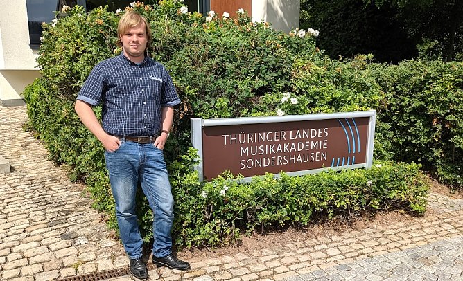 Romeo Wecks, Gewinner des Komponistenwettbewerbs (Foto: Landesmusikakademie Sondershausen) Romeo Wecks, Gewinner des Komponistenwettbewerbs (Foto: Landesmusikakademie Sondershausen)