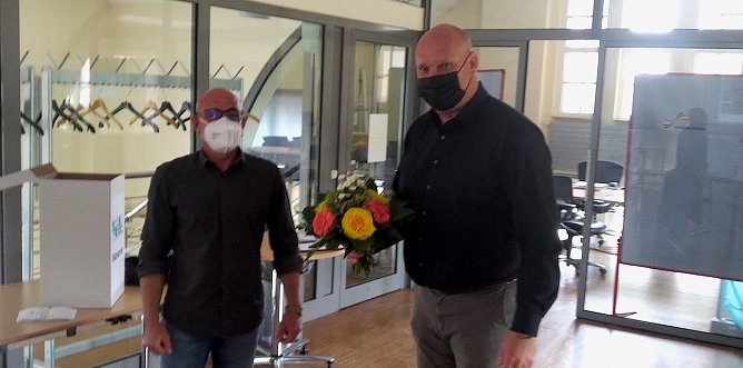 v.l. Rene&acute;Hartnauer (B&uuml;rgermeister der Stadt Greu&szlig;en); neuer Verbandsvorsitzender des TAZ, B&uuml;rgermeister Steffen Grimm. (Foto: Peter Schwarzbach)