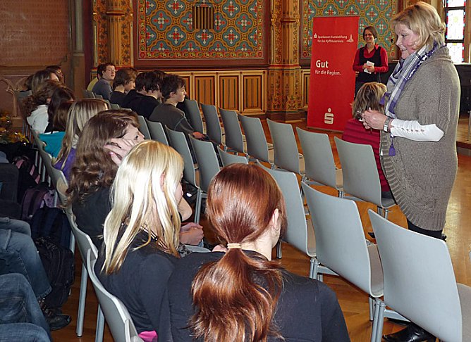 Musikstunde im Scholl-Gymnasium (Foto: Karl-Heinz Herrmann) Musikstunde im Scholl-Gymnasium (Foto: Karl-Heinz Herrmann)