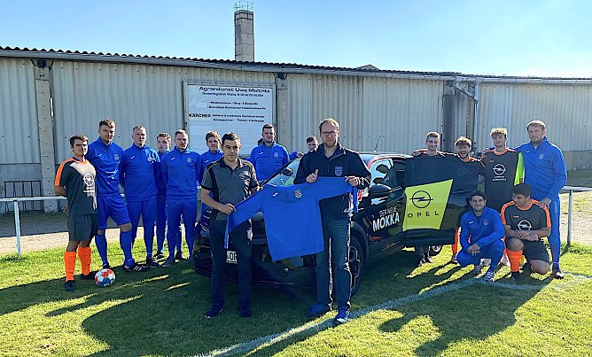 Fu&szlig;baller des VfB Oldisleben mit neuem Outfit (Foto: VfB Oldisleben)