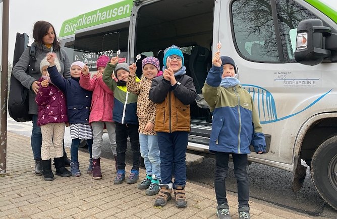 Mit dem Bürgerbus zum Einkaufen (Foto: Kindervilla Bad Frankenhausen) Mit dem Bürgerbus zum Einkaufen (Foto: Kindervilla Bad Frankenhausen)
