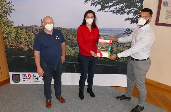Die Zusammenarbeit mit dem Kreissportbund erneuerte Landrätin Hochwind-Schneider heute (Foto: KSB) Die Zusammenarbeit mit dem Kreissportbund erneuerte Landrätin Hochwind-Schneider heute (Foto: KSB)