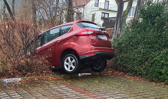 Verwechselte Pedale führten zu diesem Unfall (Foto: S.Dietzel) Verwechselte Pedale führten zu diesem Unfall (Foto: S.Dietzel)