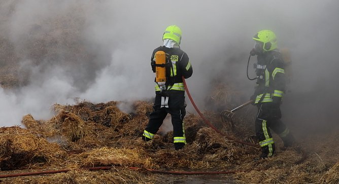 Strohballen brannten in Niedertopfstedt (Foto: S.Dietzel)