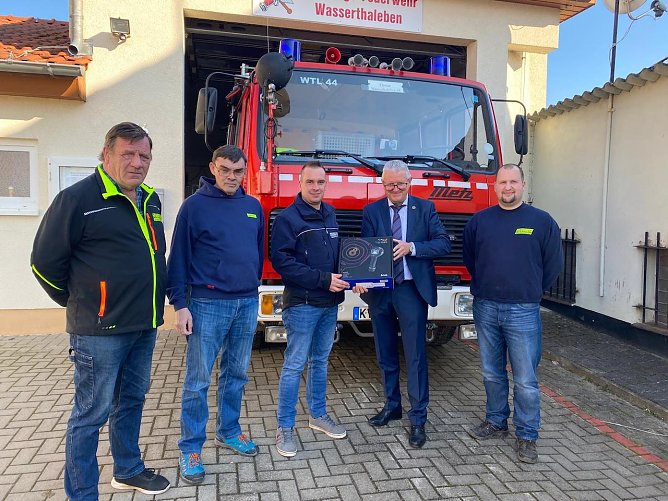 v.l. Bernd Fiebig, Walter Fiebig, Manuel W&ouml;lbing, Uwe Peters, Frank Lumnitz  (Foto: Julia M&uuml;ller, Feuerwehr Wasserthaleben)