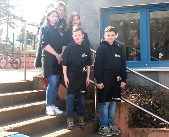 v.o.n.u Imke Neubert, Juliana, Johanna, Nico und Sonnwin k&auml;mpfen um den Th&uuml;ringer Sch&uuml;lerkochpokal 2022 (Foto: Stadtwerke Sondershausen)