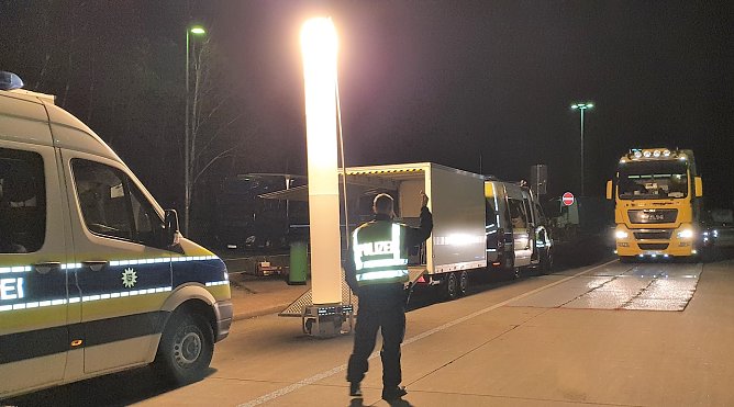 Kontrollen auf der A9 letzte Nacht (Foto: Autobahnpolizei) Kontrollen auf der A9 letzte Nacht (Foto: Autobahnpolizei)