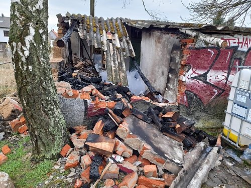 Abgebrannter Schuppen in Wasserthalleben (Foto: Landespolizeiinspektion Nordhausen) Abgebrannter Schuppen in Wasserthalleben (Foto: Landespolizeiinspektion Nordhausen)