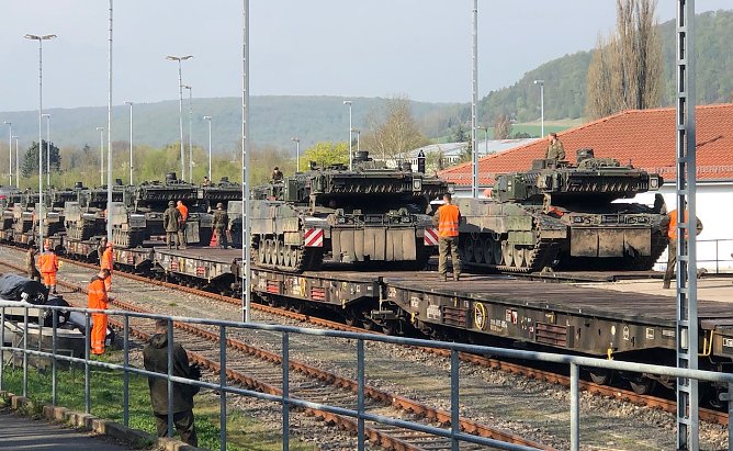 Leopard 2 Panzer zur&uuml;ck in Bad Frankenhausen (Foto: S. Dietzel)