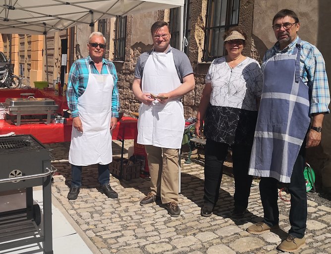 Museumstag in Sondershausen (Foto: Förderkreis überrascht die Besucher mit leckerem Essen) Museumstag in Sondershausen (Foto: Förderkreis überrascht die Besucher mit leckerem Essen)