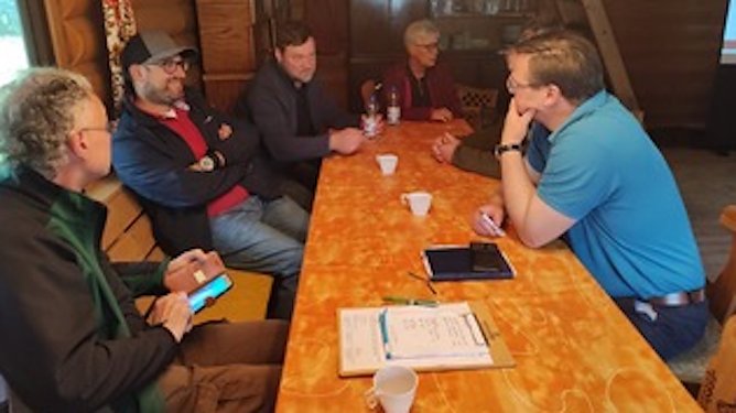 Landtagsabgeordneter Stefan Schard (re.) besucht FAU im Kyffh&auml;userkreis (Foto: Silvio Beer)